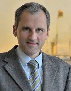 Porträt Dr. Axel Heinze